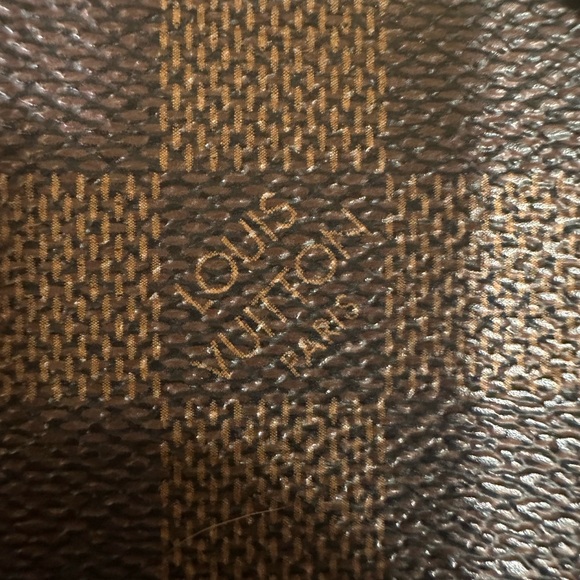 Louis Vuitton Damier Ebene Neverfull MM Tote - Authenticated by LegitGrails - Picture 2 of 11